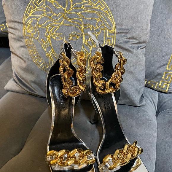 NWT Silver VERSACE Medusa Gold Chain Heels. Brand new, never worn, so chic. - Picture 2 of 3